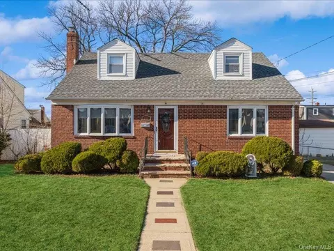 158 Clement Ave, Meacham, NY 11003