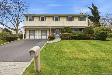 16 Pantzer St, Smithtown, NY 11787