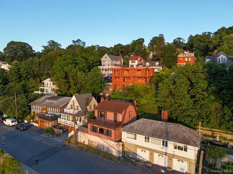 61 The Blvd, Sea Cliff, NY 11579
