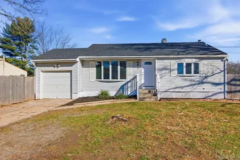 7 Chapel Hill Dr, Brentwood, NY 11717