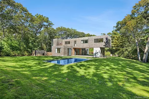 26 Alewive Brook Rd, East Hampton, NY 11937