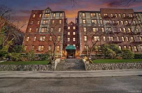 673 Locust St #1F, Mount Vernon, NY 10552