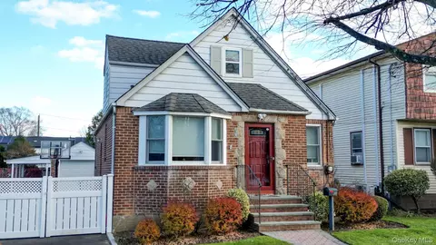 249 Grange St, Franklin Square, NY 11010