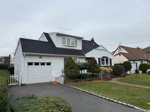 15 Scherer St, Bethpage, NY 11714