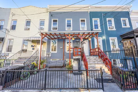 414 Chestnut St, Brooklyn, NY 11208