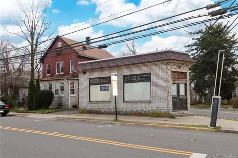 100 Steamboat Rd, North Hempstead, NY 11024