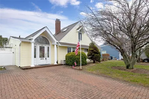 69 Cottonwood Ln, Westbury, NY 11590