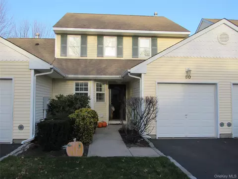 50 Strawberry Cmns, Riverhead, NY 11901