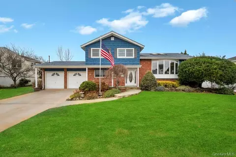 65 Waterview Ave, Massapequa, NY 11758
