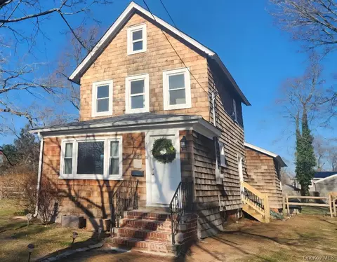 243 Locust Ave, Babylon, NY 11702