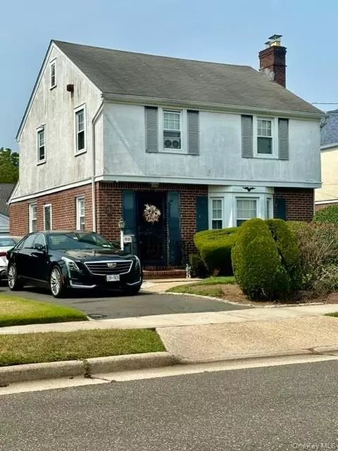 63 Elmwood Ave, Hempstead, NY 11550