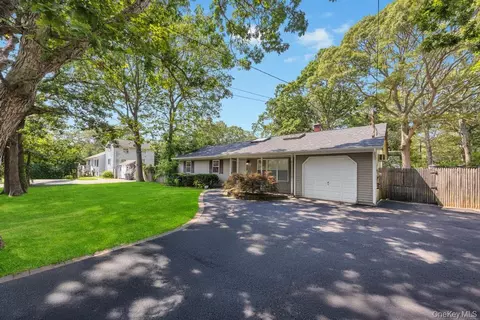 11 Edwards Rd, Mastic Beach, NY 11951