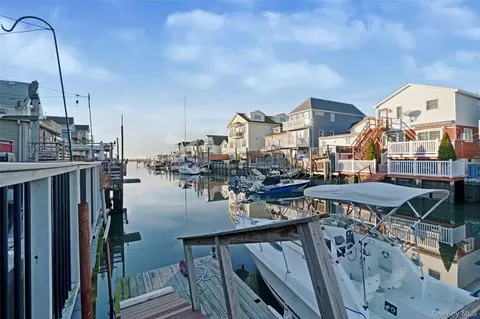 27 W 11th Rd, Broad Channel, NY 11693