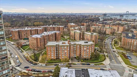 210-15 23rd Ave #3F, Bayside, NY 11360