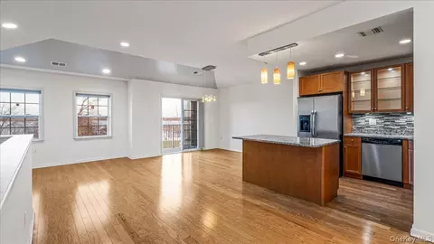 122-04 Powell Cove Blvd #C, College Point, NY 11356