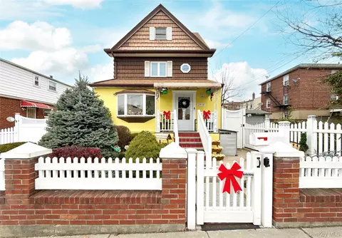 13437 58th Rd, Flushing, NY 11355