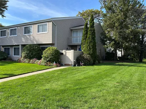 233 Springmeadow Dr # B, Holbrook, NY 11741