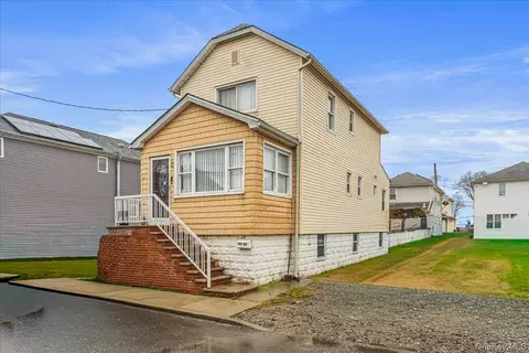 99-46 163rd Dr, New York, NY 11414