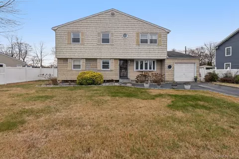 182 Evergreen Ave, Brentwood, NY 11717