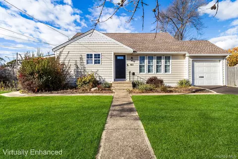 403 15th St, West Babylon, NY 11704