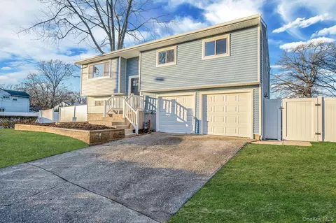 3 Bellrose Ave, Centereach, NY 11720