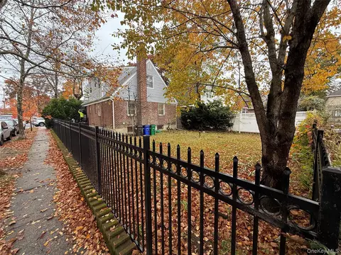16604 67th Ave, Fresh Meadows, NY 11365