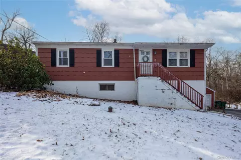 3 Easy St, Beekman, NY 12533