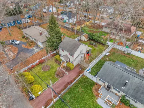 103 Wauwepex Trl, Ridge, NY 11961