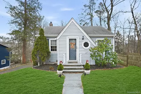 25 Massachusetts Ave, Clarkstown, NY 10920