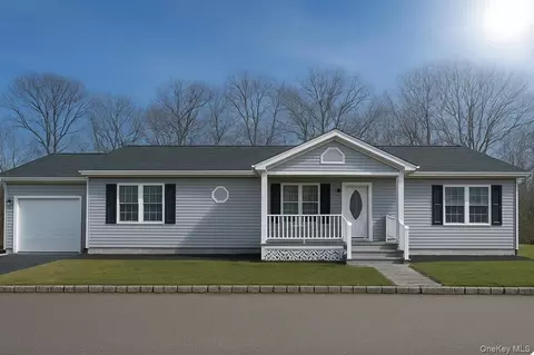 1407 Middle Rd #275, Calverton, NY 11933