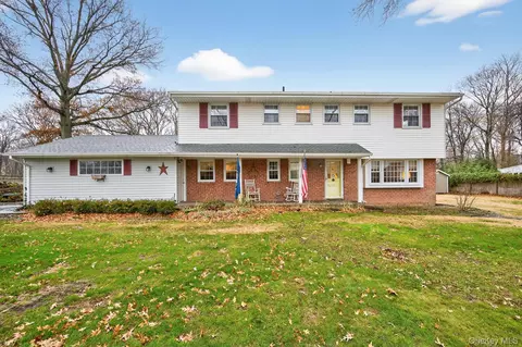 1 Tracy Dr, Huntington, NY 11743