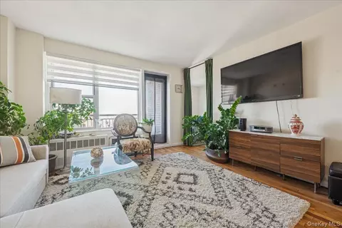 855 E Broadway #4G, Long Beach, NY 11561