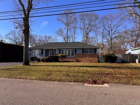 210 Schoenfeld Blvd, Patchogue, NY 11772