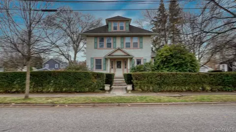64 Ketewamoke Ave, Babylon, NY 11702