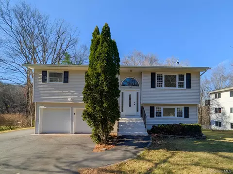 562 Westbrook Dr, Cortlandt, NY 10567