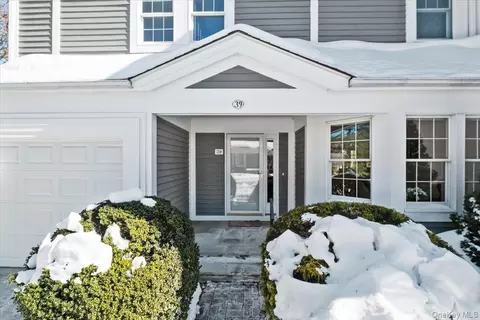 39 Alex Dr, White Plains, NY 10605