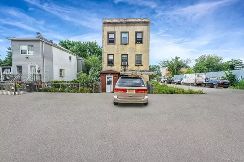 7602 Blake Ave, New York, NY 11414