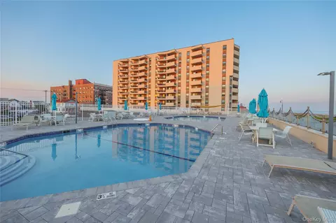 360 Shore Rd #8L, Long Beach, NY 11561