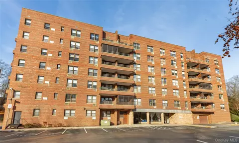 60 Barker St #317, Mount Kisco, NY 10549