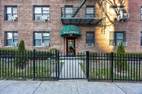 52-35 39 Rd #2C, Woodside, NY 11377