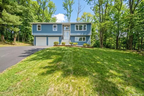 204 Dahlia Dr, Mahopac, NY 10541