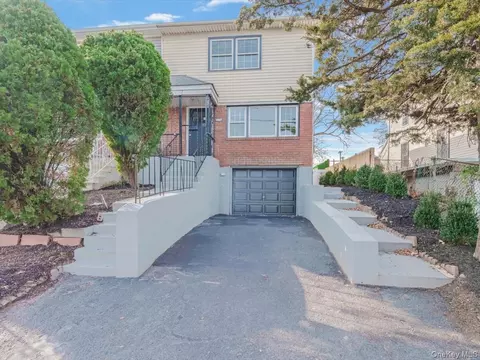 10514 Van Wyck Expy, South Richmond Hill, NY 11419