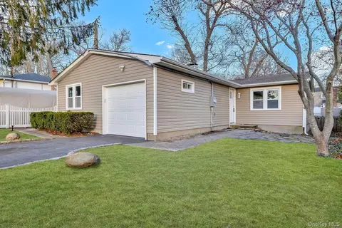 21 John Dr, Farmingville, NY 11738
