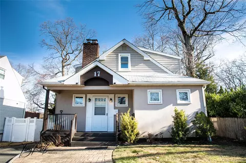 17 Glamford Ave, North Hempstead, NY 11050