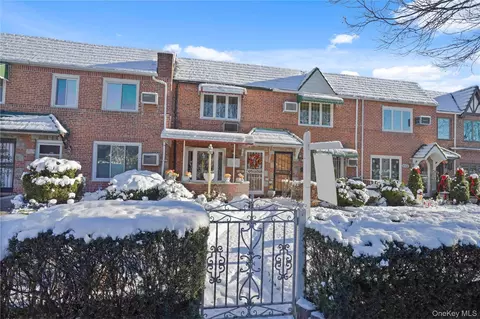 6161 79th St, New York, NY 11379