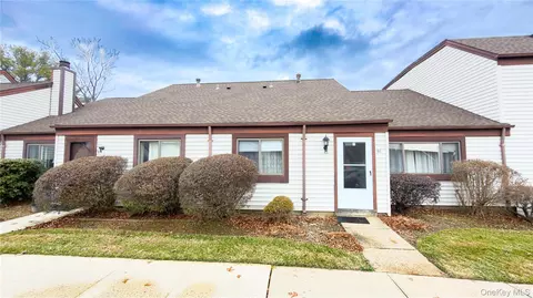 98 Whistler Ct #98, Middle Island, NY 11953