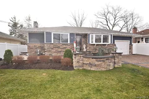 50 Croley St, Huntington, NY 11743