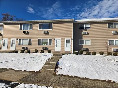 9 Fishkill Glen Dr #F, Fishkill, NY 12524
