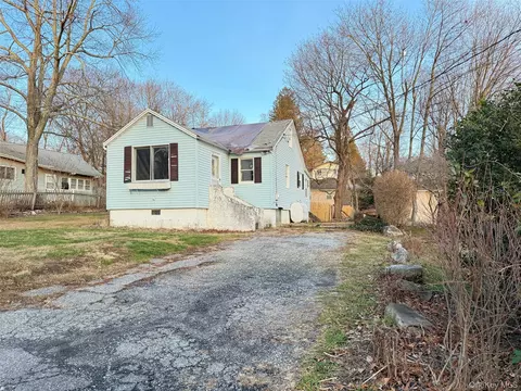18 Geneva Dr, Kent, NY 10512