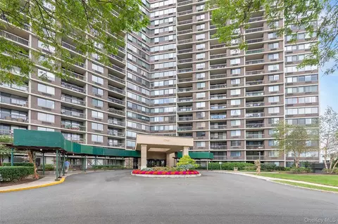 1 Bay Club Dr #4R, New York, NY 11360